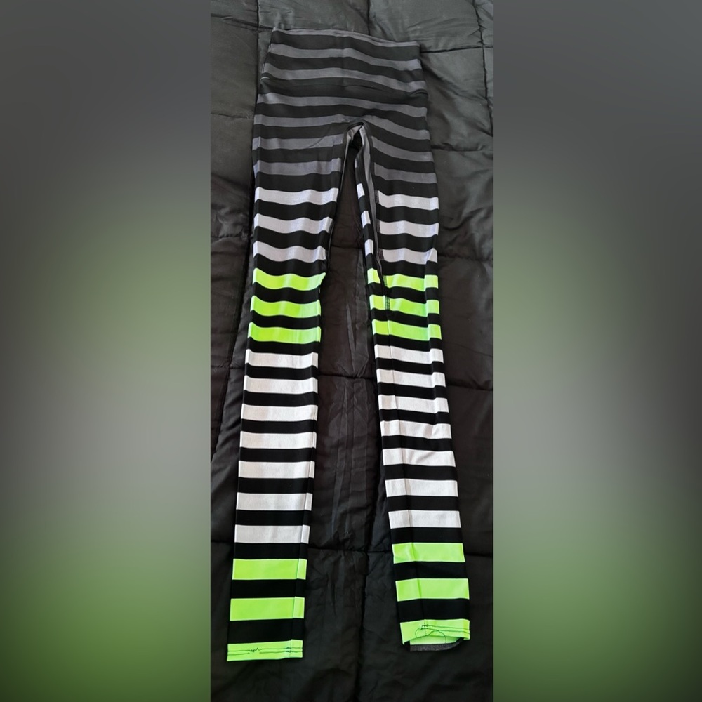 K-DEER Black and Gray Striped Leggings